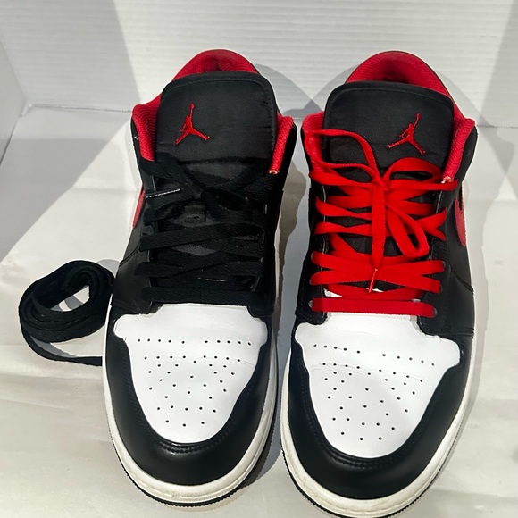 Jordan 1 black toe low - Picture 1 of 7